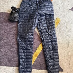 Warm! 🔥 Down insulated pants by Mountain Hardwear (men’s XS- Navy) Reg inseam